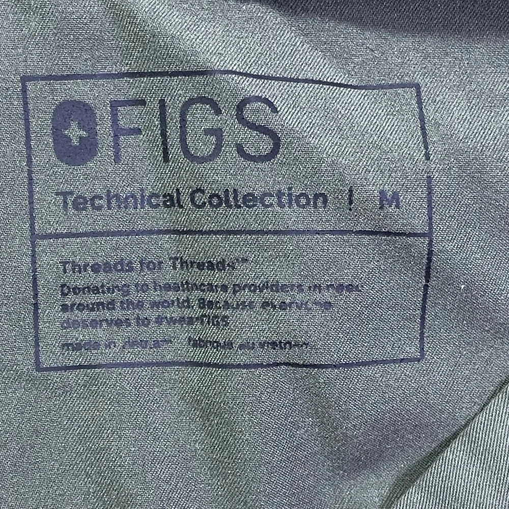 FIGS‎ Technical Collection Women's Green Scrub V Neck Pocket Style FW1000 M